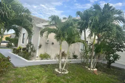 5765 Strawberry Lakes Cir, Lake Worth: photo 1 of 25