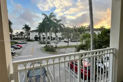 11503 NW 89th St #223, Doral: photo 1 of 7