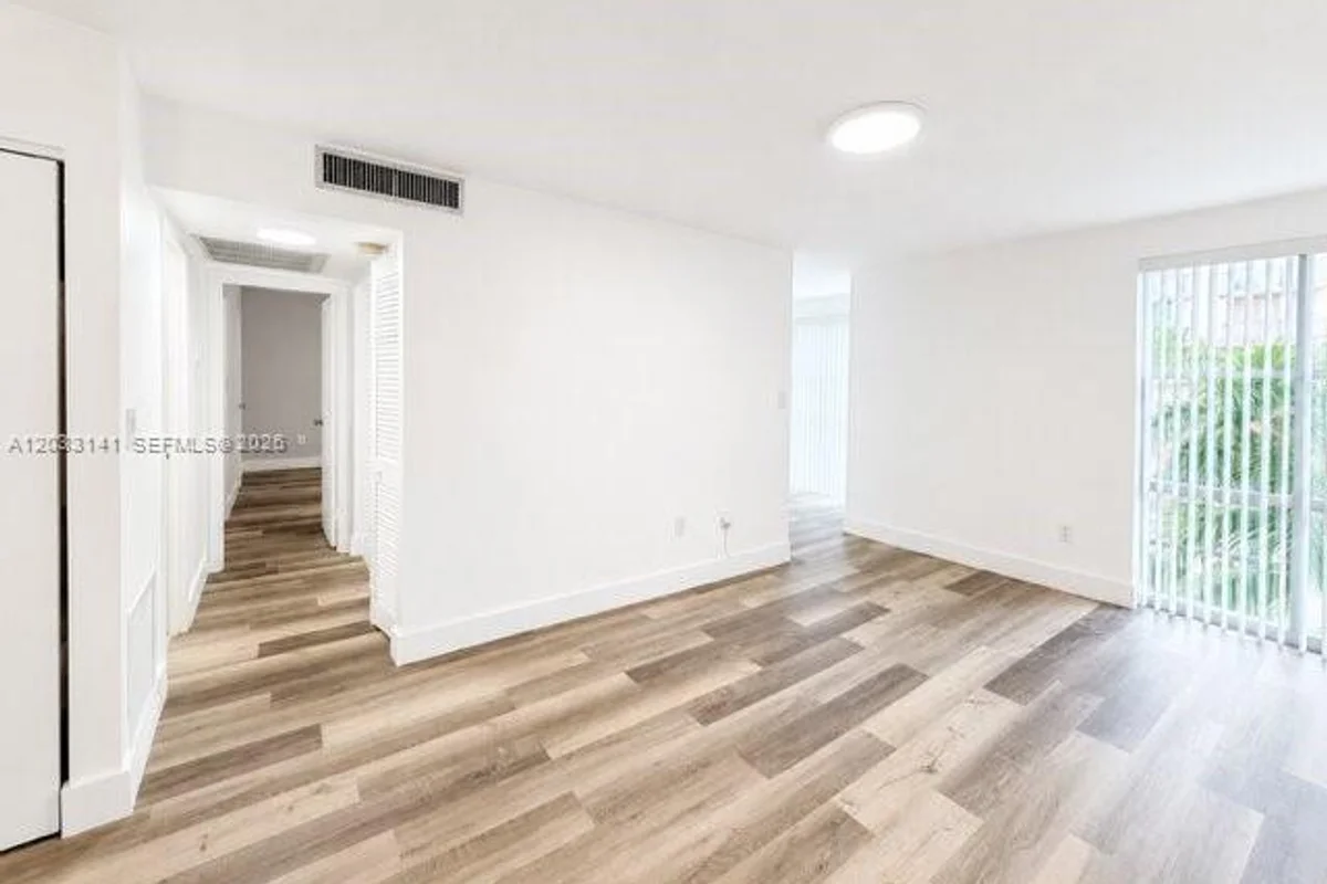 17560 Atlantic Blvd #516, Sunny Isles Beach: photo 1 of 15
