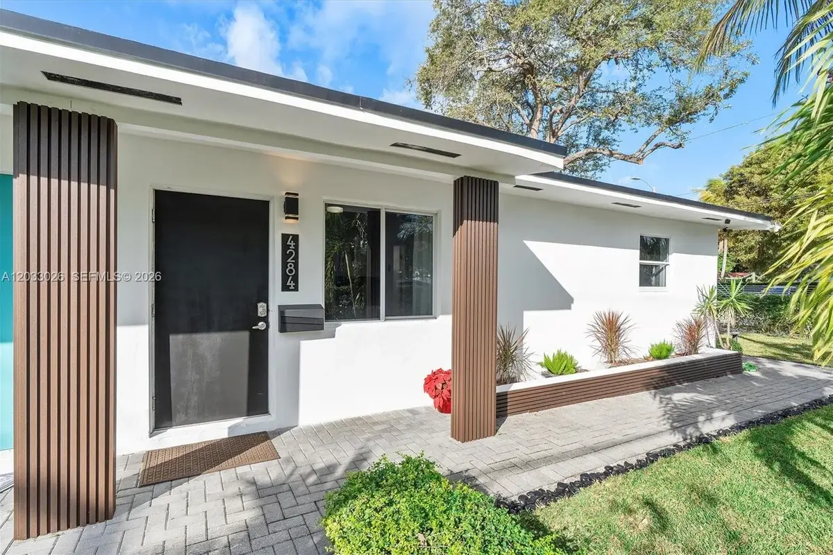 4284 NW 1st Ave, Miami: photo 1 of 35