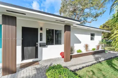 4284 NW 1st Ave, Miami: photo 1 of 35