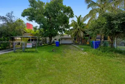 348 NE 58th St #1, Miami: photo 1 of 6