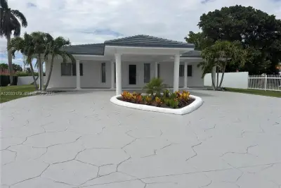 13895 SW 22nd St, Miami: photo 1 of 20