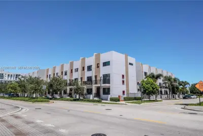 113 NE 6 St #1111, Fort Lauderdale: photo 1 of 26