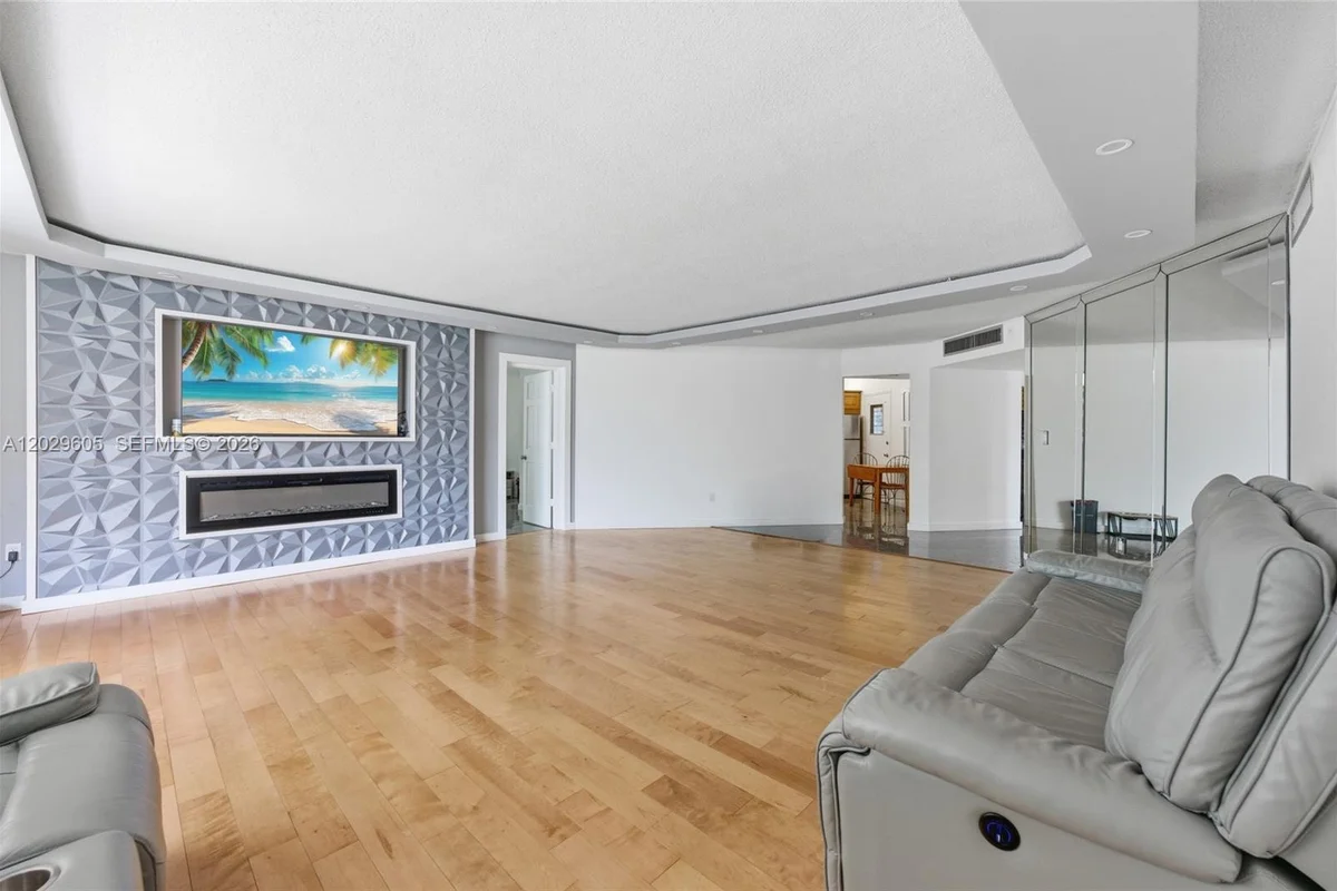 1501 NE 191st St #C217, Miami: photo 1 of 31