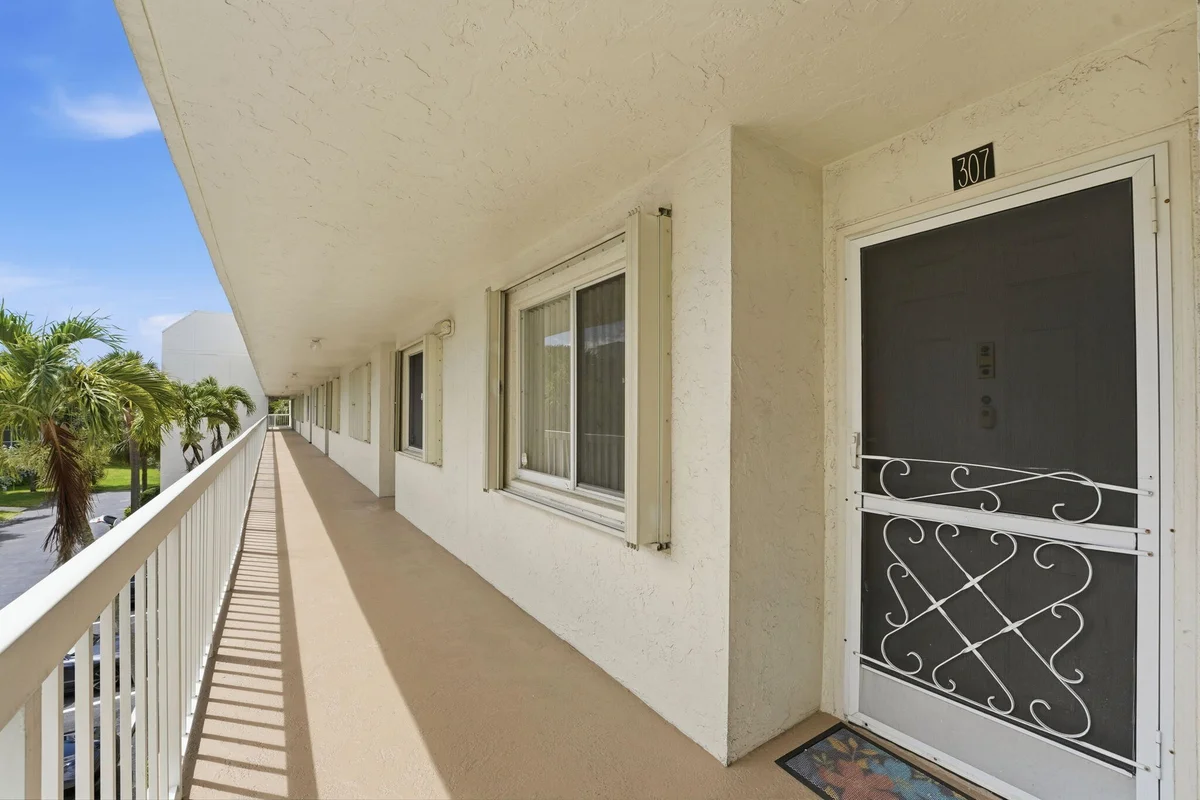 3146 Via Poinciana #307, Lake Worth: photo 1 of 44