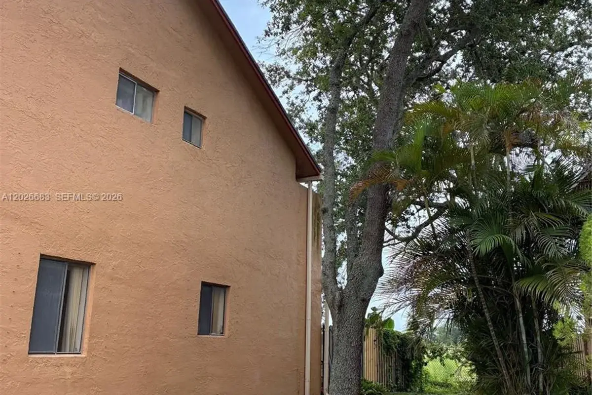 2828 NW 80th Ave, Sunrise: photo 1 of 20