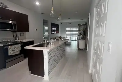 4670 NW 84th Ave #32, Doral: photo 1 of 12