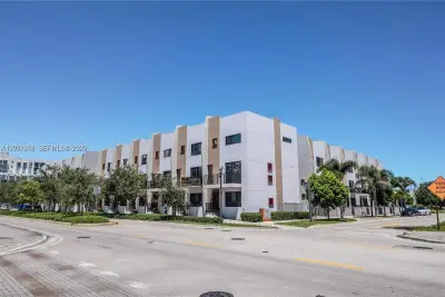 113 NE 6 St #2121, Fort Lauderdale: photo 1 of 22