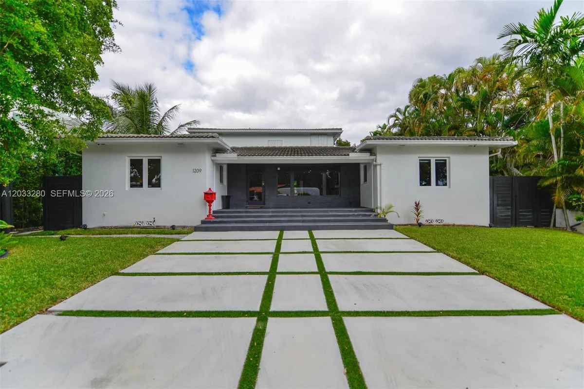 1209 NE 96th St, Miami Shores: photo 1 of 36