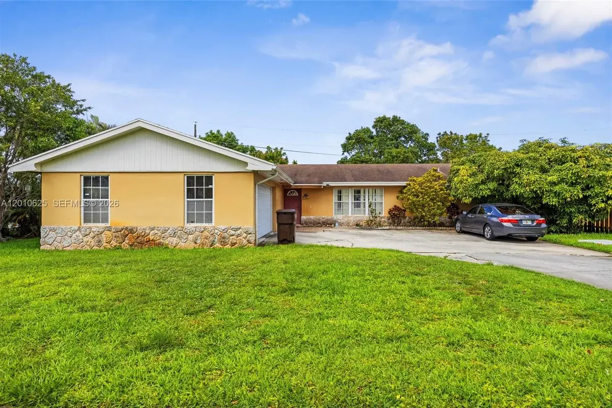 1831 Hiltonia Cir, West Palm Beach: photo 1 of 49