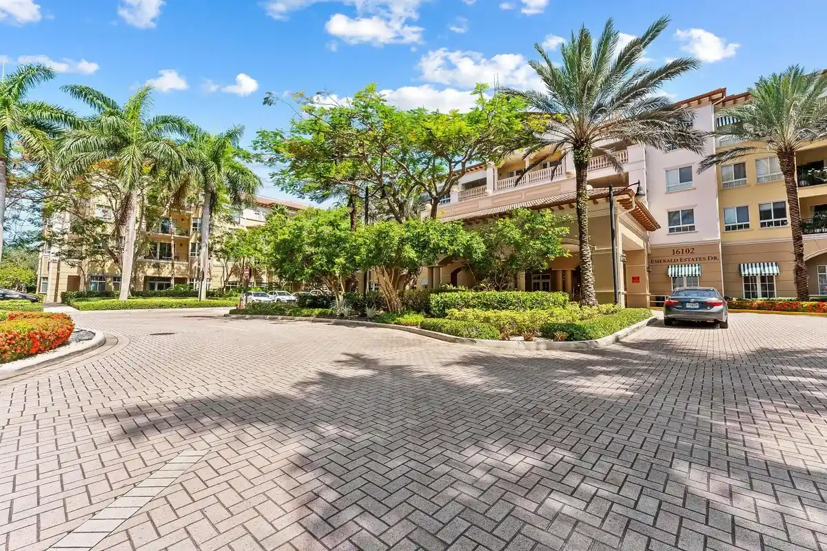 16102 Emerald Estates Dr #101, Weston: photo 1 of 26
