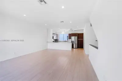 113 NE 6 St #2123, Fort Lauderdale: photo 1 of 21