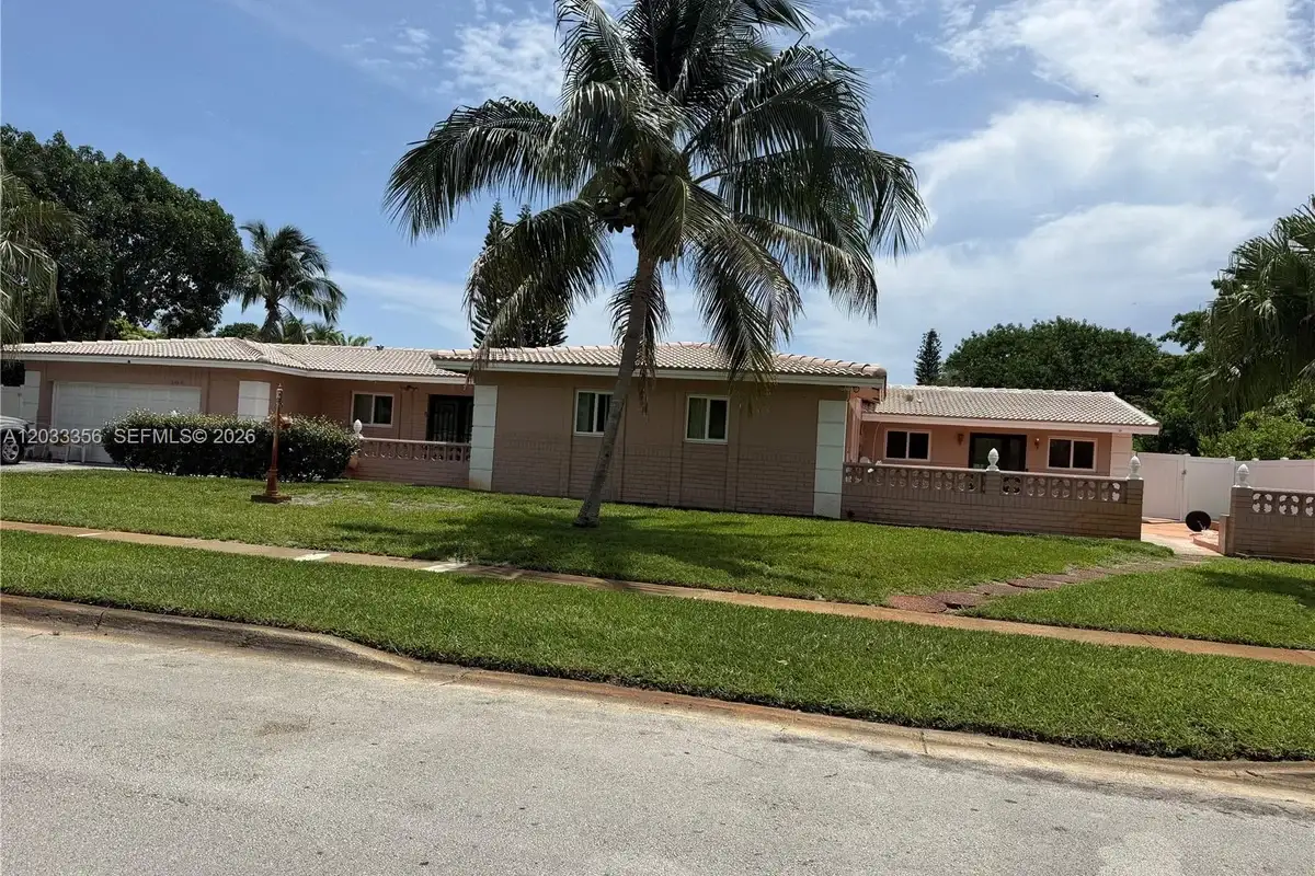 300 SW 68th Ave, Margate: photo 1 of 1