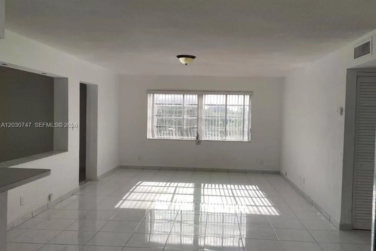 200 NE 12th Ave #1C, Hallandale Beach: photo 1 of 7