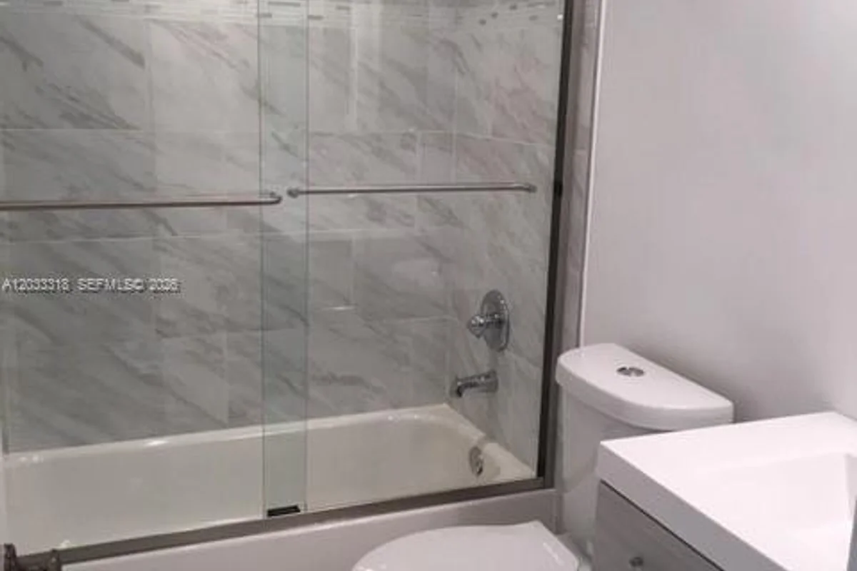 Condo in Miami: photo 1 of 10