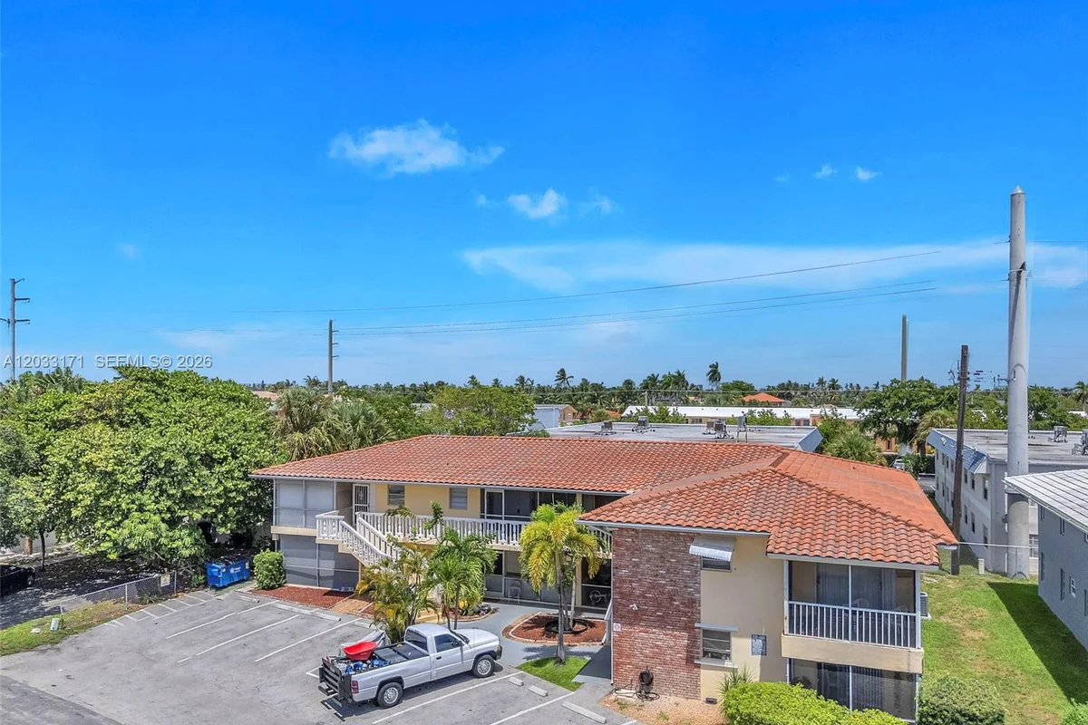 2101 NE 68th St #202, Fort Lauderdale: photo 1 of 21