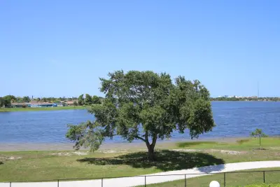 470 Executive Center Dr #3b, West Palm Beach: photo 1 of 5