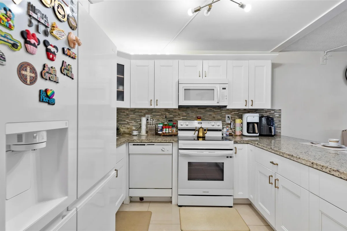 9300 SW 8th St #102, Boca Raton: photo 1 of 23