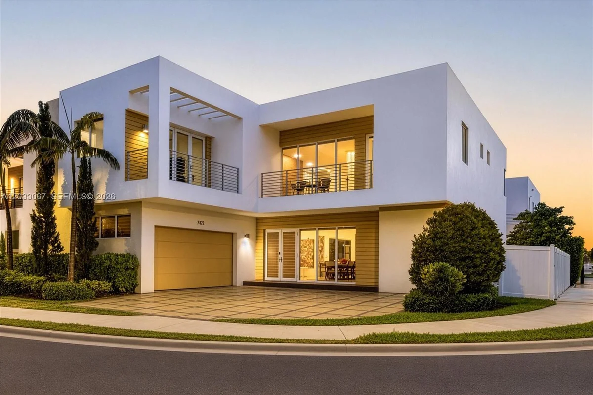 7472 NW 100th Ave, Doral: photo 1 of 70