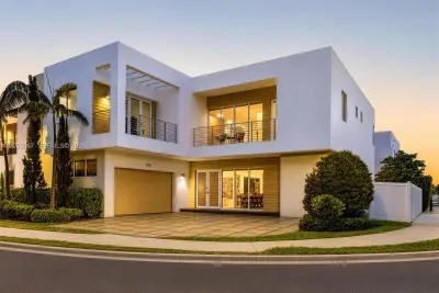7472 NW 100th Ave, Doral: photo 1 of 70