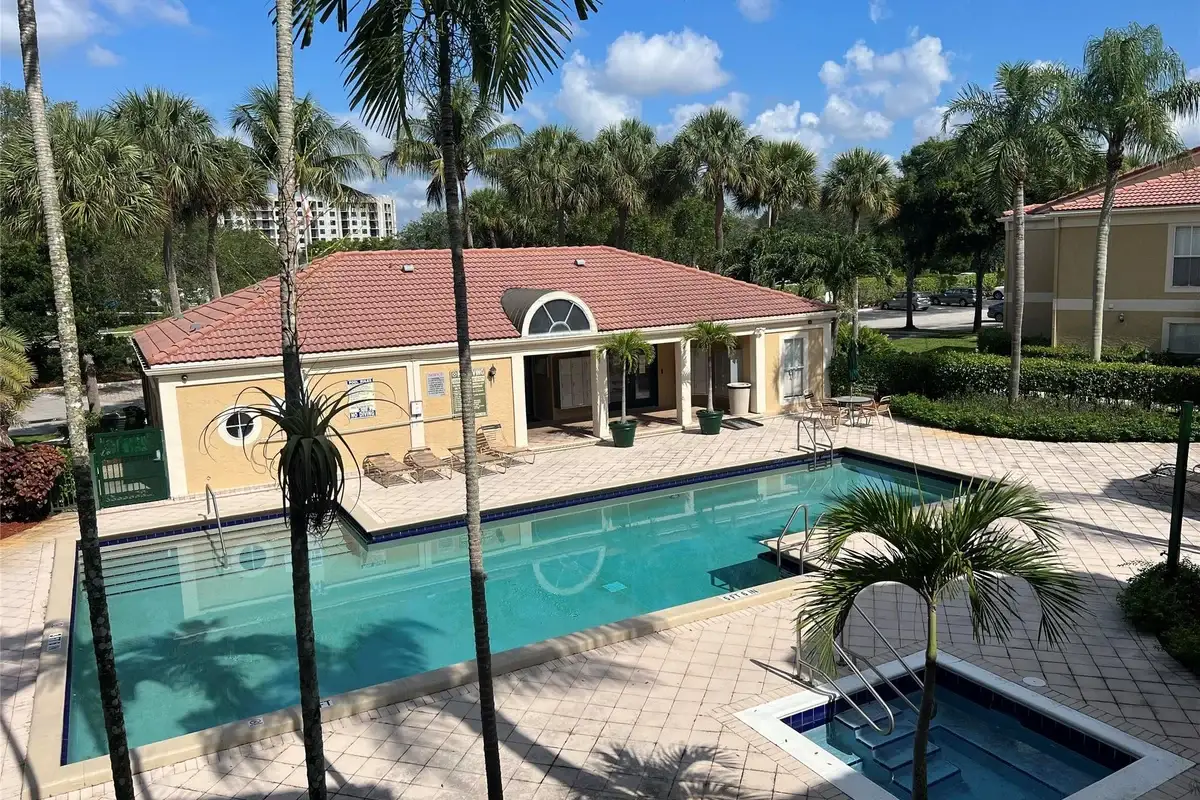 875 Riverside Dr #725, Coral Springs: photo 1 of 23