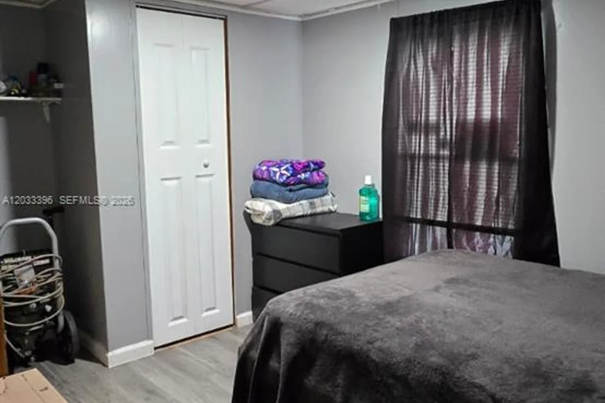 100 SE 6th Ave, Homestead: photo 1 of 21