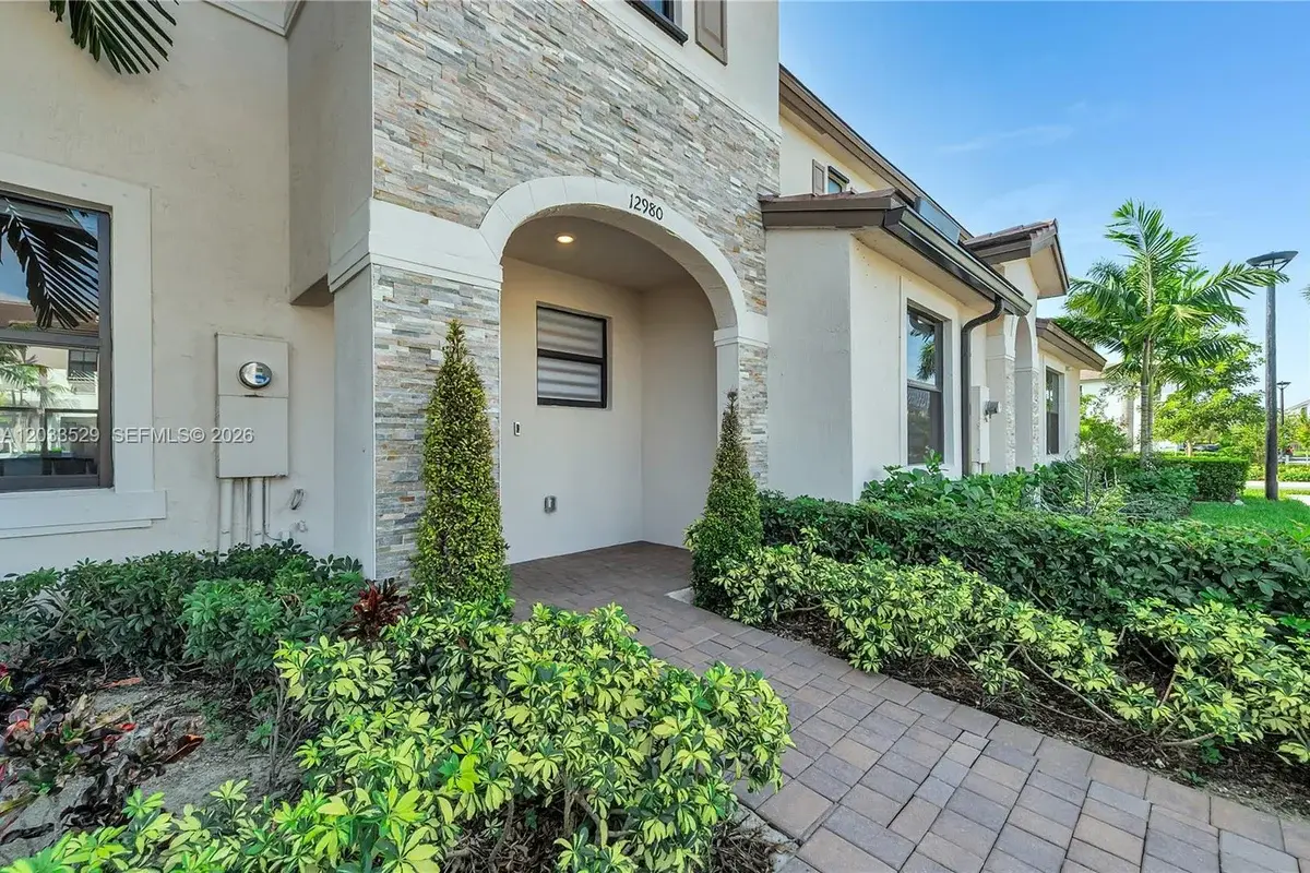 12980 SW 233rd Ter, Homestead: photo 1 of 28