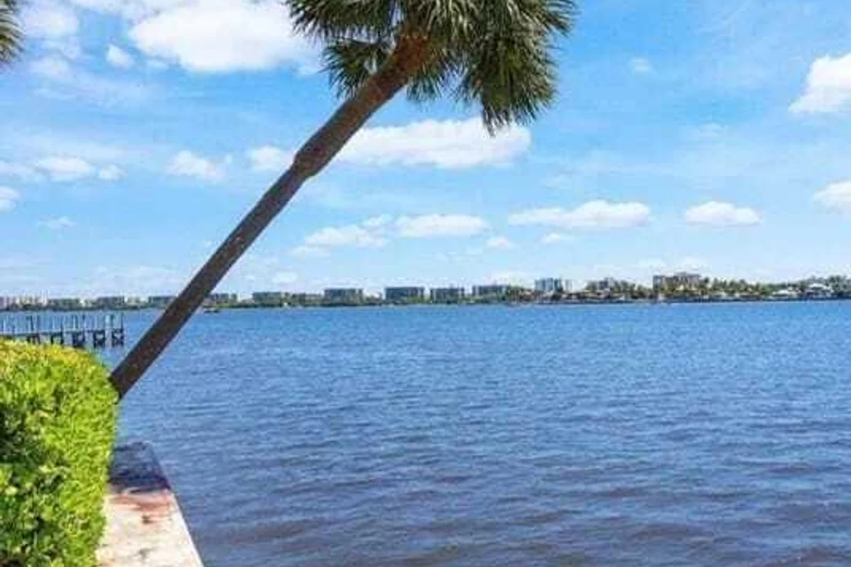 896 N Federal Hwy #132, Lantana: photo 1 of 8