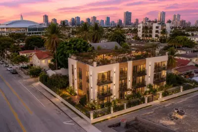 1267 NW 3rd St, Miami: photo 1 of 23
