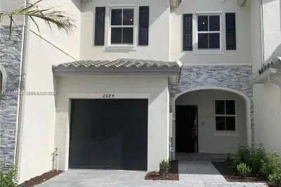 2684 SE 12 St, Homestead: photo 1 of 4