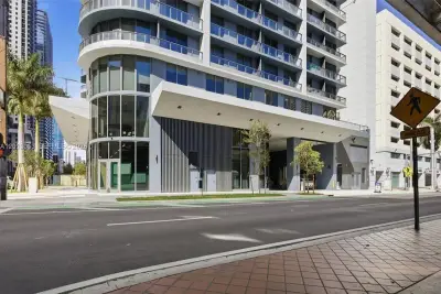 121 NE 5th St #2401, Miami: photo 1 of 34