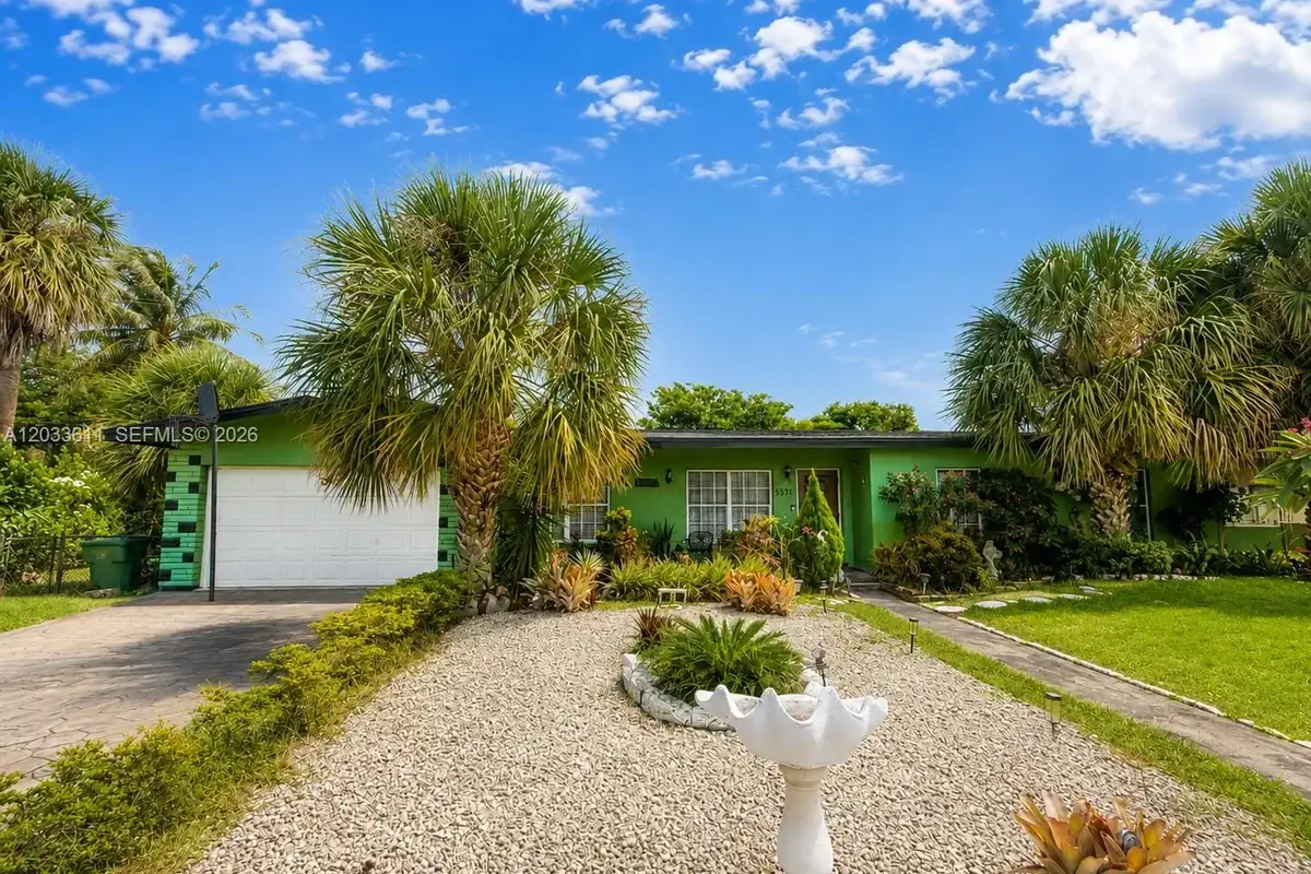 3391 NW 8th St, Lauderhill: photo 1 of 7