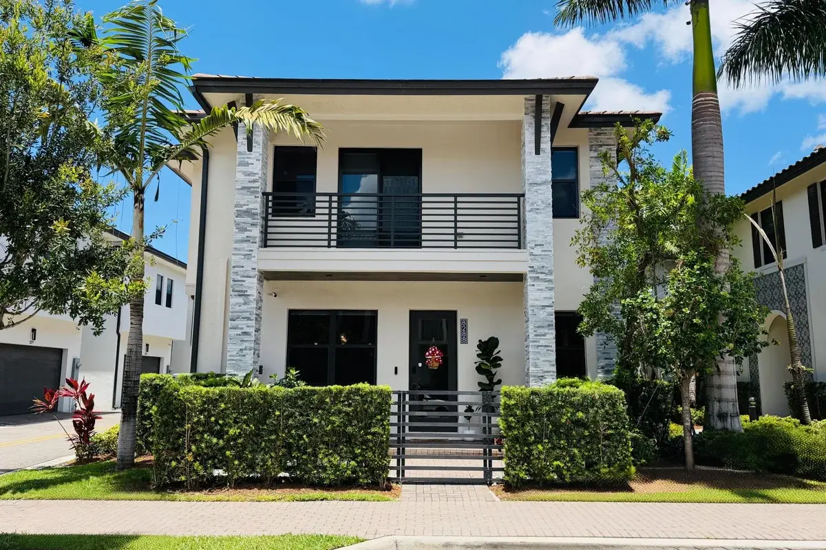 8288 NW 44th Ter, Doral: photo 1 of 68