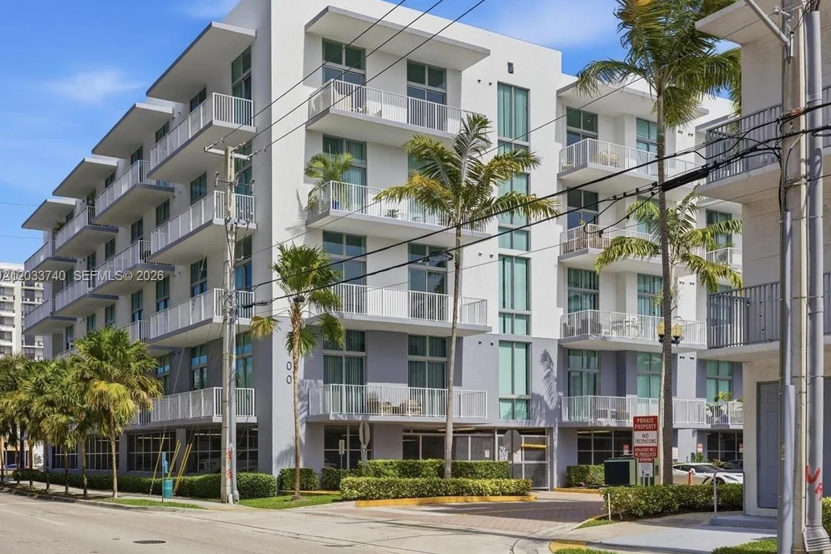 2100 Van Buren St #322, Hollywood: photo 1 of 29