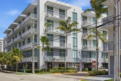 2100 Van Buren St #322, Hollywood: photo 1 of 29