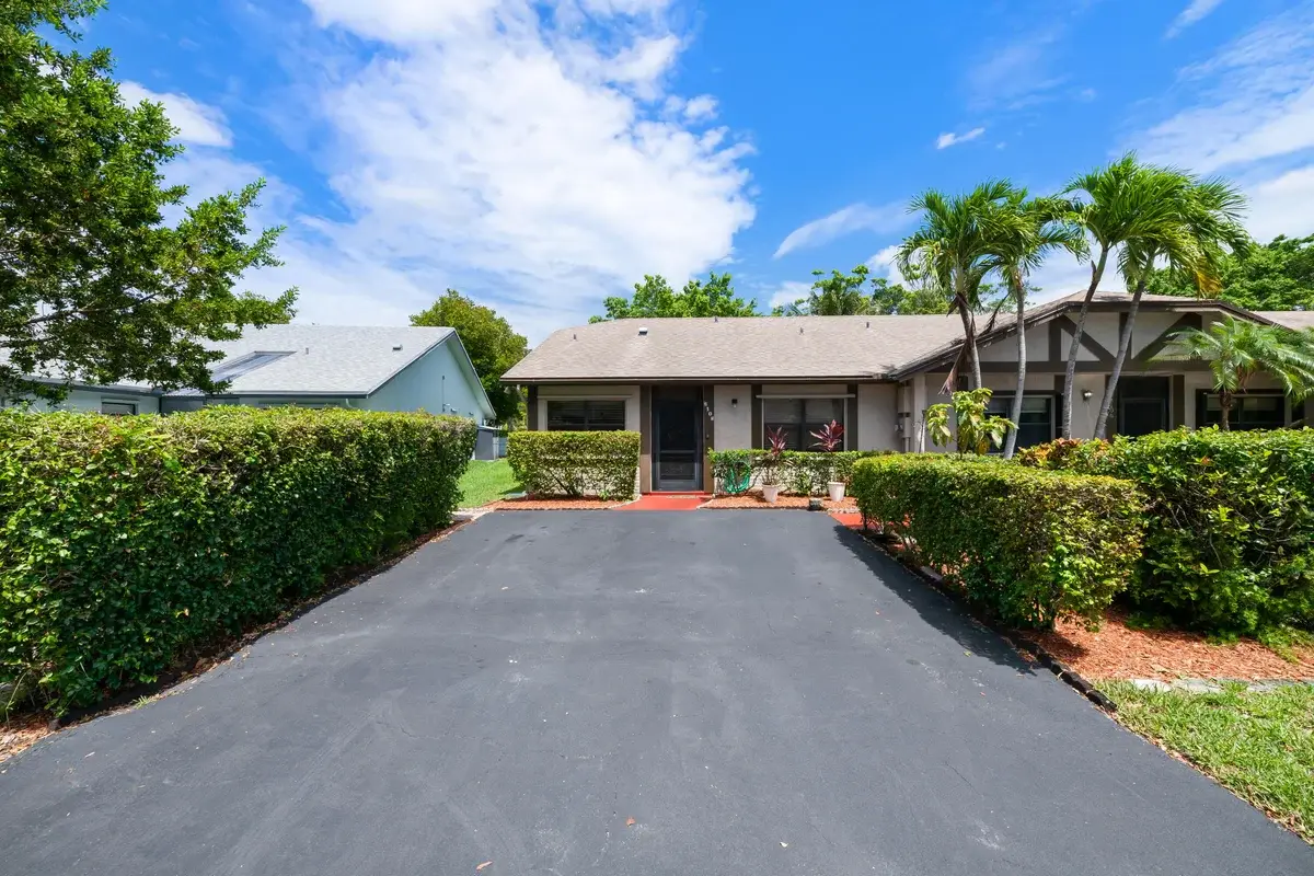 8108 NW 100th Way, Tamarac: photo 1 of 26