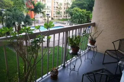 8160 Geneva Way #316, Miami: photo 1 of 28