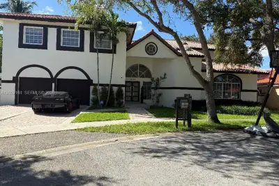 15106 NW 89th Ct, Miami Lakes: photo 1 of 57