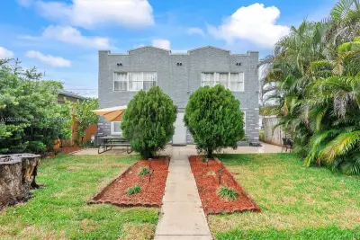 1940 Adams St, Hollywood: photo 1 of 34