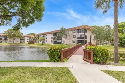 4950 E Sabal Palm Blvd #106, Tamarac: photo 1 of 42