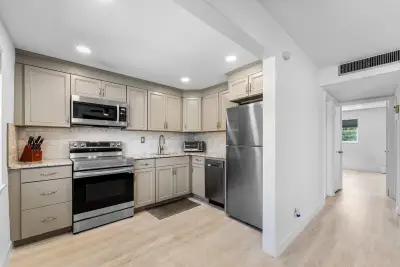 340 NW 19th St #2020, Boca Raton: photo 1 of 17