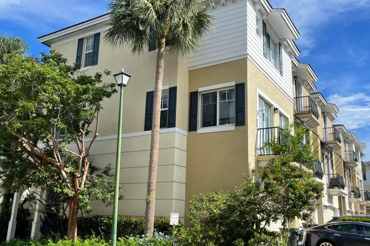 552 NW 39th Cir N, Boca Raton: photo 1 of 32