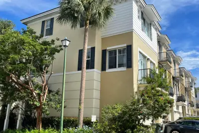 552 NW 39th Cir N, Boca Raton: photo 1 of 32
