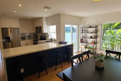 320 SW 99th Ave, Pembroke Pines: photo 1 of 35
