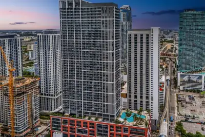 601 NE 1st Ave #LPH 4814, Miami: photo 1 of 21