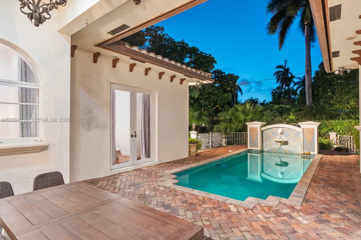 1223 Jackson St, Hollywood: photo 1 of 41