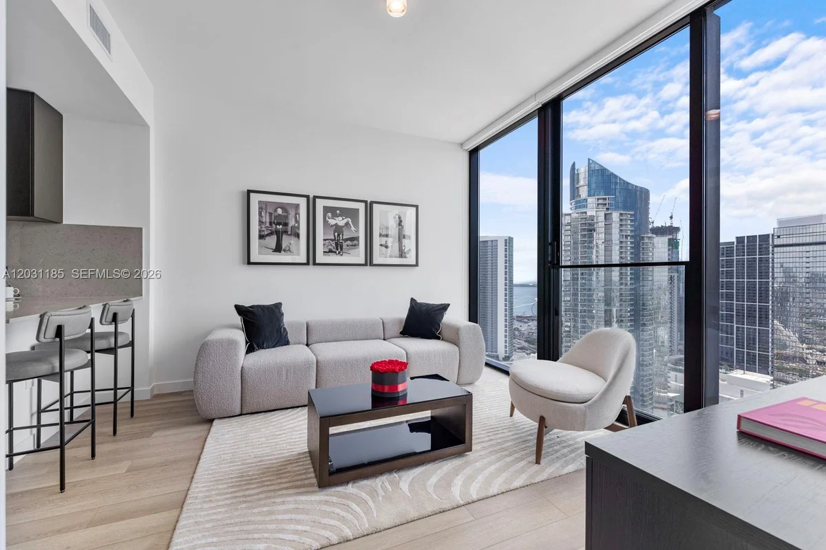 20 NE 11th St #4309, Miami: photo 1 of 22