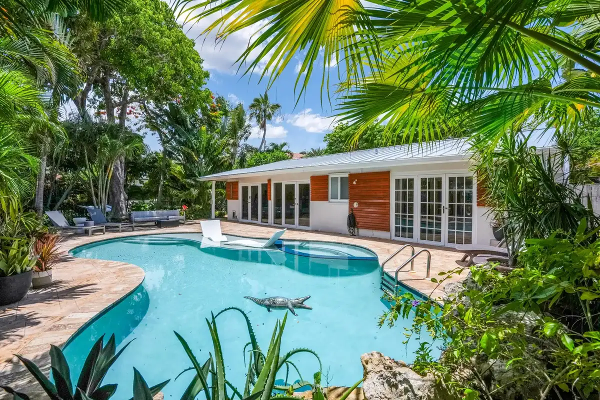 2400 N Riverside Dr, Pompano Beach: photo 1 of 41