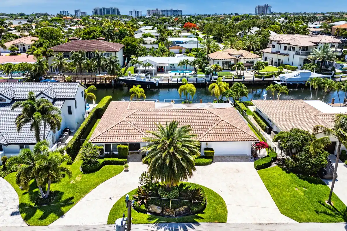 4230 NE 24th Ave, Lighthouse Point: photo 1 of 31
